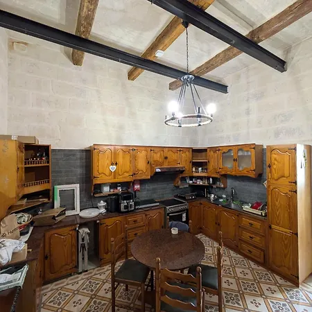 Paddy's Balcony Pansiyon Hamrun